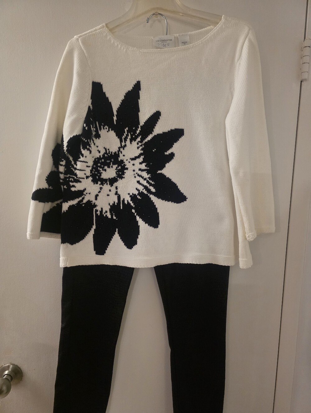 Liz Claiborne Top With Guess Pant Flex Leather